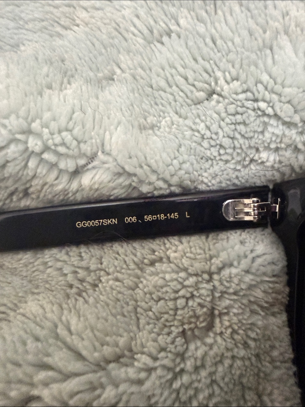 Gucci Black Sunglasses with Red Case - Picture 4 of 4